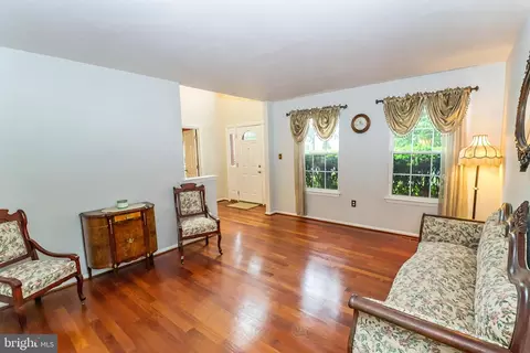 Living - 101 Sweethollow Dr, Bear, DE 19701 photo 2 of 3