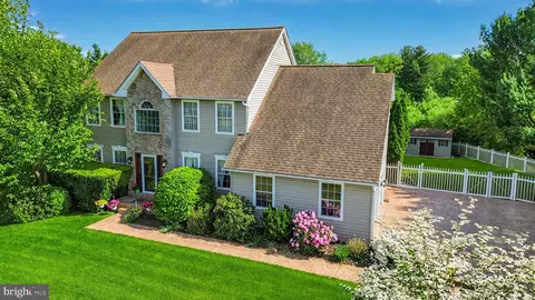 101 Sweethollow Dr, Bear, DE 19701