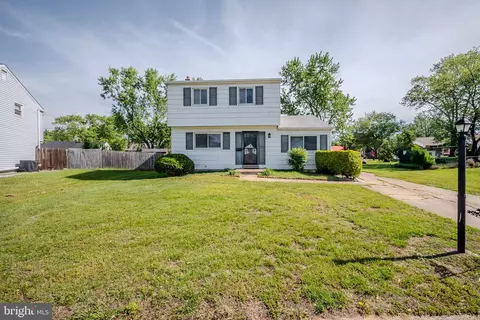 29 Dandridge Dr, New Castle, DE 19720