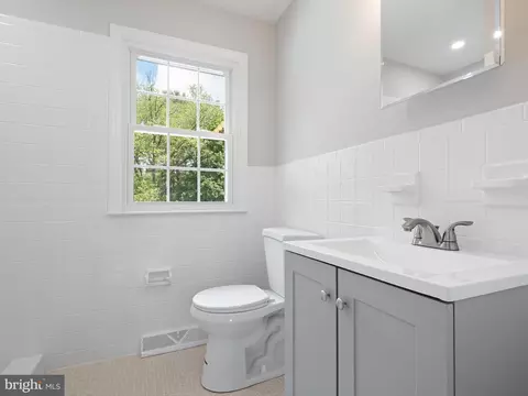 Bath - 80 Caravel Dr, Bear, DE 19701 photo 3 of 4