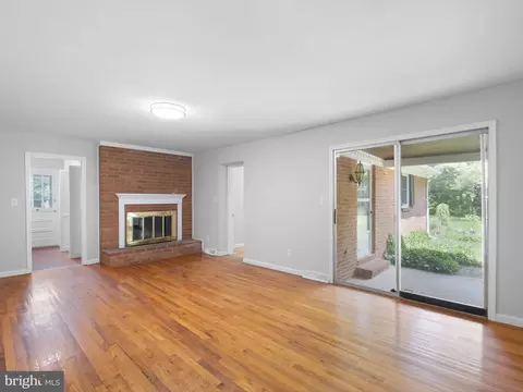 Living - 80 Caravel Dr, Bear, DE 19701 photo 5 of 8