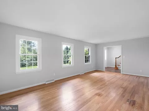Living - 80 Caravel Dr, Bear, DE 19701 photo 2 of 8