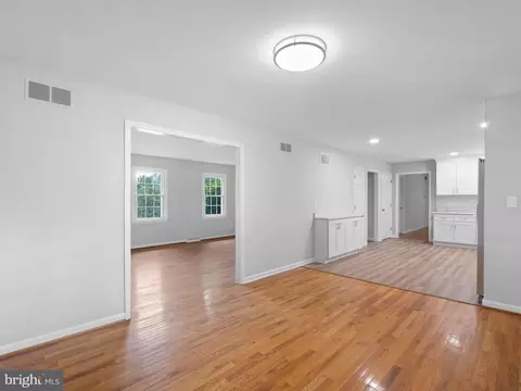 Living - 80 Caravel Dr, Bear, DE 19701 photo 3 of 8
