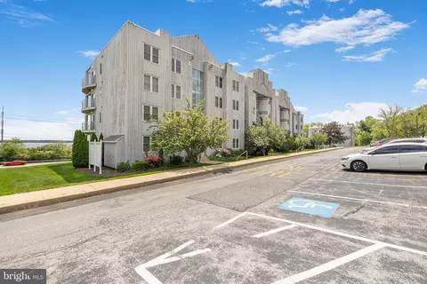 5213 Le Parc Dr #2, Wilmington, DE 19809