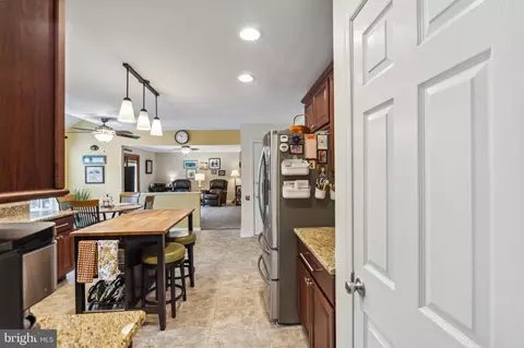 Entry Way - 24 Oakview Dr, Newark, DE 19702 photo 2 of 3
