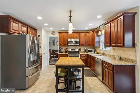 Kitchen - 24 Oakview Dr, Newark, DE 19702 photo 1 of 2