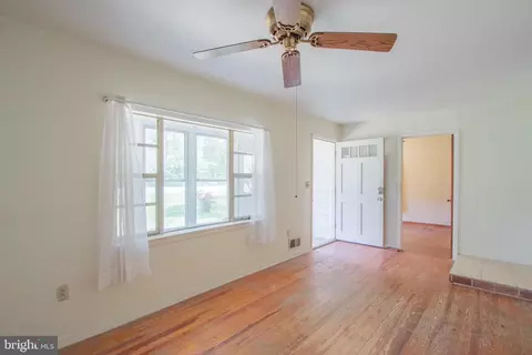 Living - 1440 Paddock Rd, Smyrna, DE 19977 photo 1 of 2
