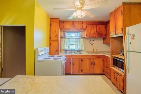 Kitchen - 1440 Paddock Rd, Smyrna, DE 19977 photo 3 of 3