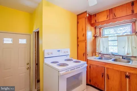 Kitchen - 1440 Paddock Rd, Smyrna, DE 19977 photo 2 of 3