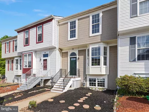 28 Denny Cir, Newark, DE 19702