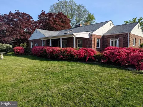 206 Wooddale Ave, New Castle, DE 19720