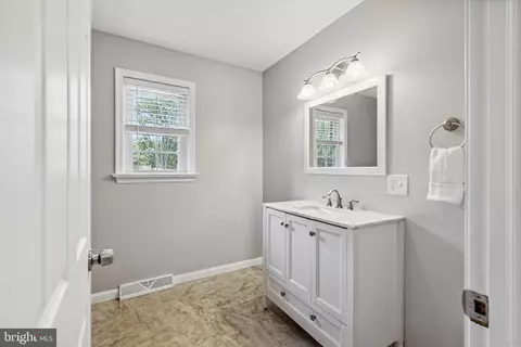 Entry Way - 677 Old Porter Rd, Bear, DE 19701 photo 1 of 2