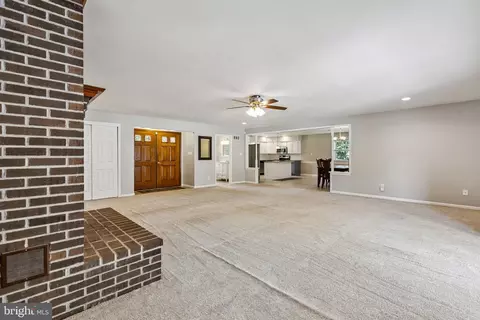 Living - 677 Old Porter Rd, Bear, DE 19701 photo 3 of 8