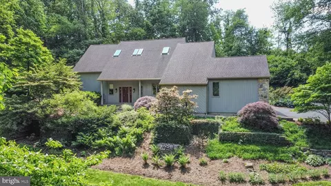 18 Beethoven Dr, Wilmington, DE 19807