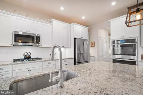 Kitchen - 355 Dillon Cir, Middletown, DE 19709 photo 4 of 7