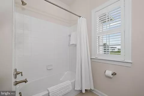 Bath - 355 Dillon Cir, Middletown, DE 19709 photo 2 of 3