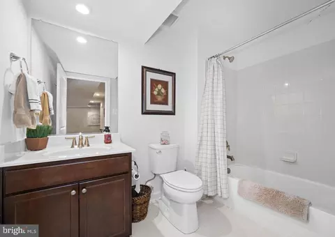 Bath - 355 Dillon Cir, Middletown, DE 19709 photo 3 of 3