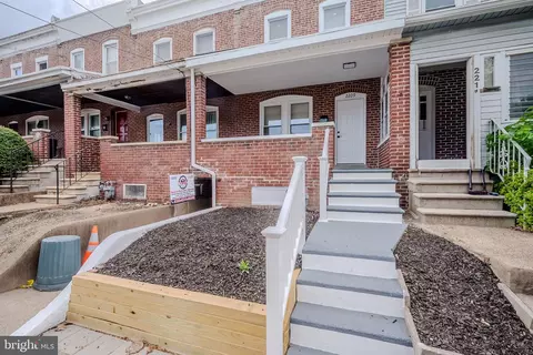2209 N Locust St, Wilmington, DE 19802