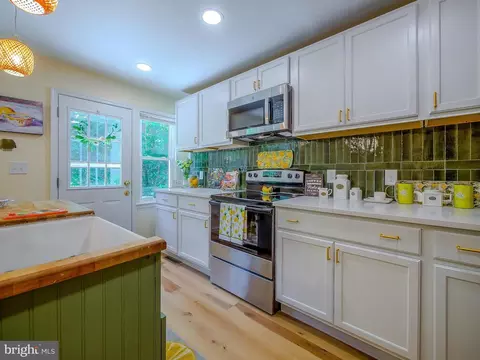 Kitchen - 179 Madison Dr, Newark, DE 19711 photo 3 of 8