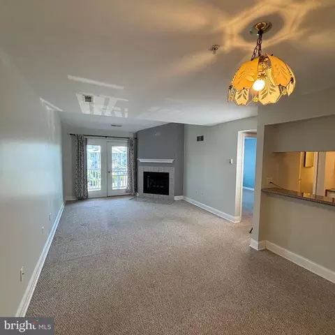 2408 Waters Edge Dr, Newark, DE 19702