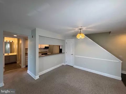 2408 Waters Edge Dr, Newark, DE 19702 photo 3
