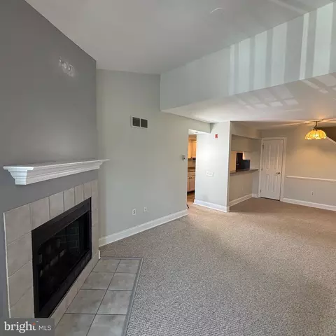 2408 Waters Edge Dr, Newark, DE 19702 photo 6