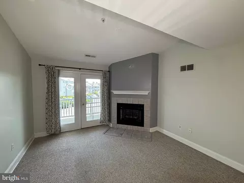 2408 Waters Edge Dr, Newark, DE 19702 photo 4