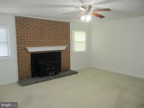 Living - 58 Vansant Rd, Newark, DE 19711 photo 1 of 1