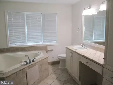 Bath - 58 Vansant Rd, Newark, DE 19711 photo 1 of 1