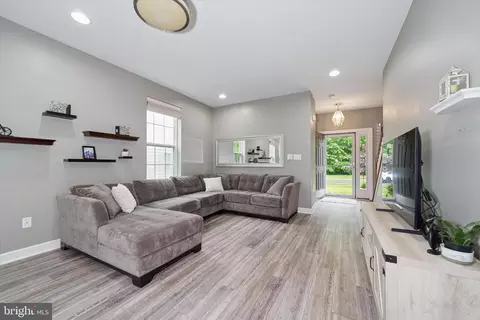 Entry Way - 308 Astilbe Ct, Bear, DE 19701 photo 2 of 10
