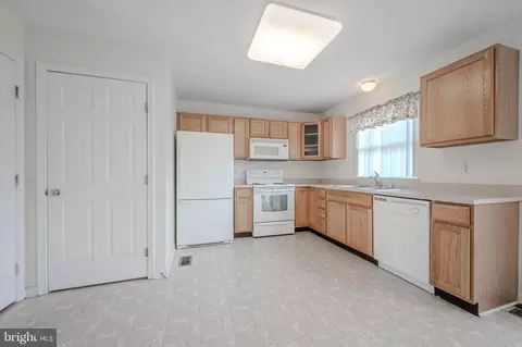 Kitchen - 3 Printz Dr, Bear, DE 19701 photo 3 of 3