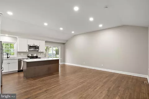Living - 88 Scottfield Dr, Newark, DE 19713 photo 1 of 5