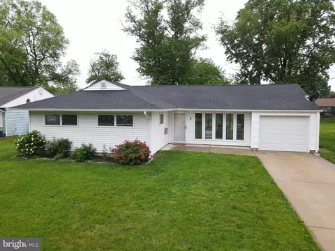 5 Stephen Dr E, Newark, DE 19713
