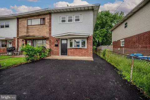 86 Thorn Ln, New Castle, DE 19720