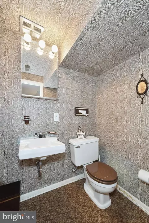 Bath - 124 Timberline Dr, Newark, DE 19711 photo 2 of 2