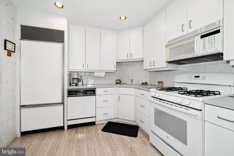 Kitchen - 124 Timberline Dr, Newark, DE 19711 photo 2 of 3