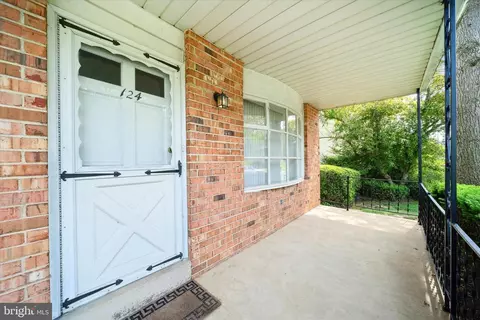 Exterior - 124 Timberline Dr, Newark, DE 19711 photo 5 of 12