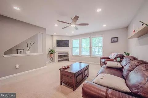 Living - 845 Sabina Cir, Bear, DE 19701 photo 2 of 4