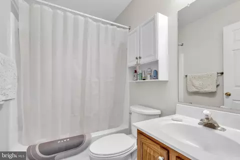 Bath - 5 Patricia Cir, Bear, DE 19701 photo 3 of 3
