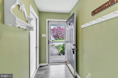 Entry Way - 5 Patricia Cir, Bear, DE 19701 photo 1 of 3