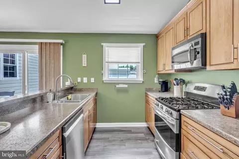 Kitchen - 5 Patricia Cir, Bear, DE 19701 photo 2 of 2