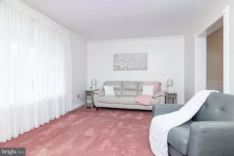 Living - 13 Berley Ct, Newark, DE 19702 photo 1 of 7