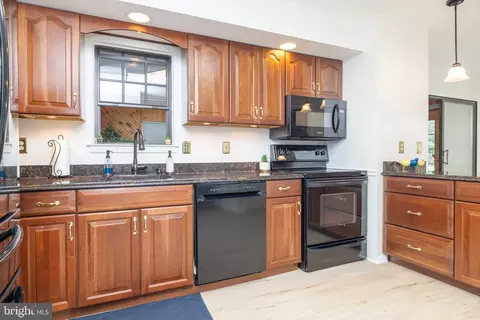 Kitchen - 13 Berley Ct, Newark, DE 19702 photo 2 of 4