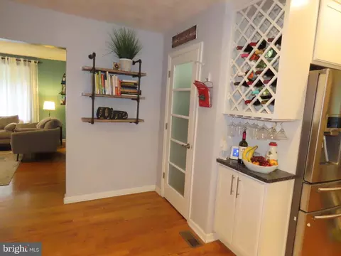 Entry Way - 2643 Old County Rd, Newark, DE 19702 photo 2 of 2
