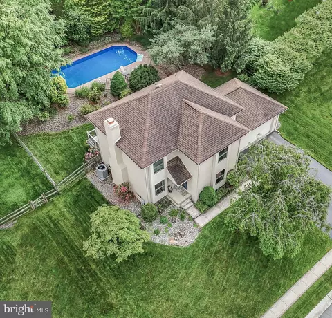 25 Hayloft Cir, Wilmington, DE 19808