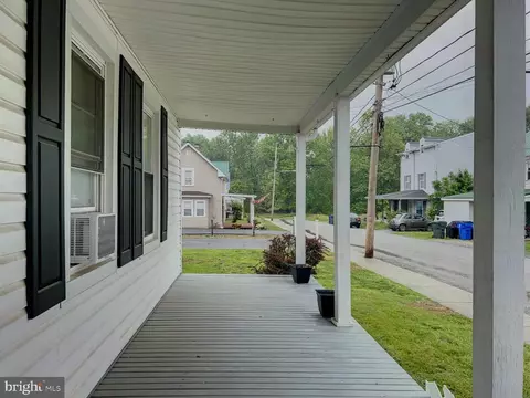 Exterior - 564 Walnut St, Townsend, DE 19734 photo 5 of 9