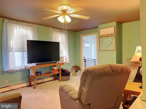 Living - 564 Walnut St, Townsend, DE 19734 photo 3 of 3