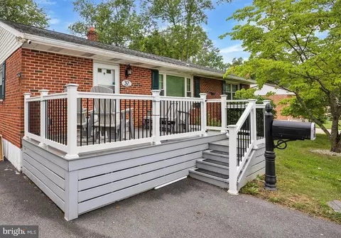 37 Millbrook Rd, Newark, DE 19713