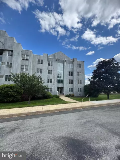 5207 Le Parc Dr #8, Wilmington, DE 19809