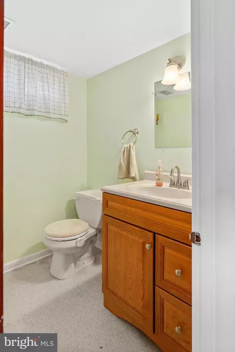 Bath - 6 Trevett Blvd, Newark, DE 19702 photo 5 of 5